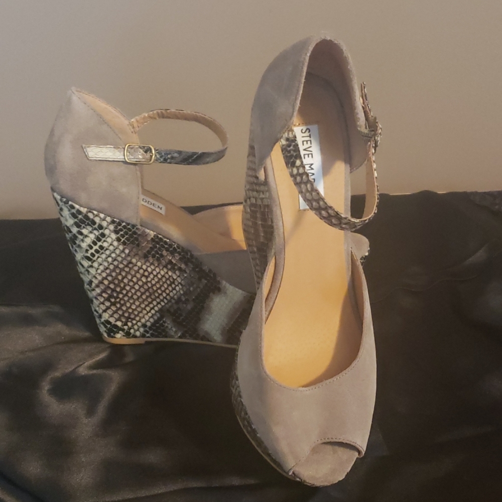 Sandals - Picture 2 of 2